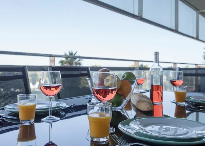 Unique Rentals-Seafront Luxe Suites